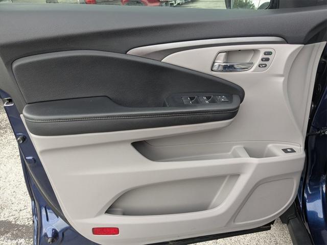 Photo of 2023 Obsidian Blue Pearl Honda Ridgeline