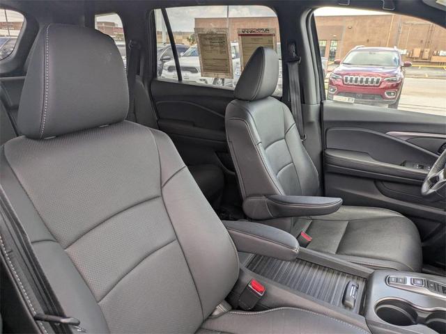Photo of 2023 Crystal Black Pearl Honda Passport