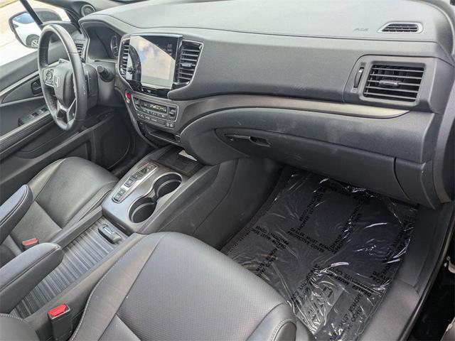 Photo of 2023 Crystal Black Pearl Honda Passport