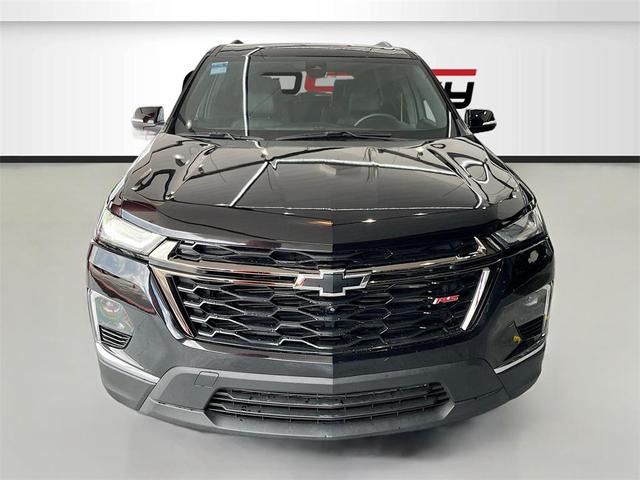 Photo of 2023 Mosaic Black Metallic Chevrolet Traverse