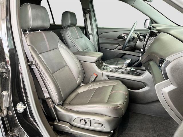 Photo of 2023 Mosaic Black Metallic Chevrolet Traverse