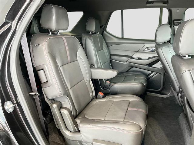 Photo of 2023 Mosaic Black Metallic Chevrolet Traverse