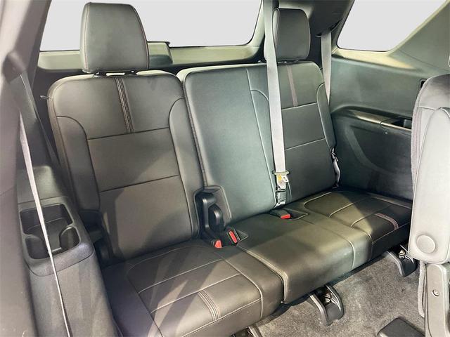Photo of 2023 Mosaic Black Metallic Chevrolet Traverse