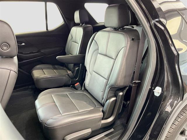 Photo of 2023 Mosaic Black Metallic Chevrolet Traverse