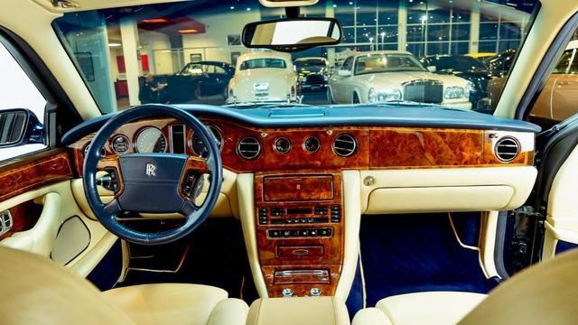 Photo of 2001 Dark Sapphire Rolls-Royce Park Ward