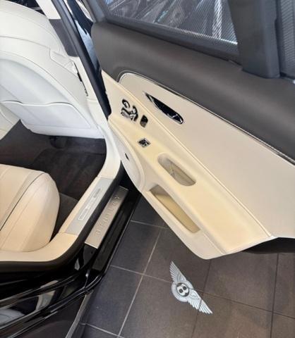 Photo of 2021 Onyx Black Bentley Flying Spur