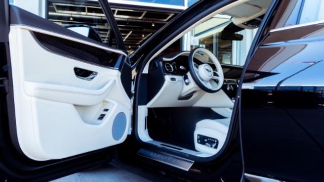Photo of 2021 Onyx Black Bentley Flying Spur