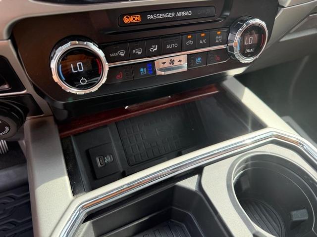 Photo of 2022 Agate Black Metallic Ford F-250