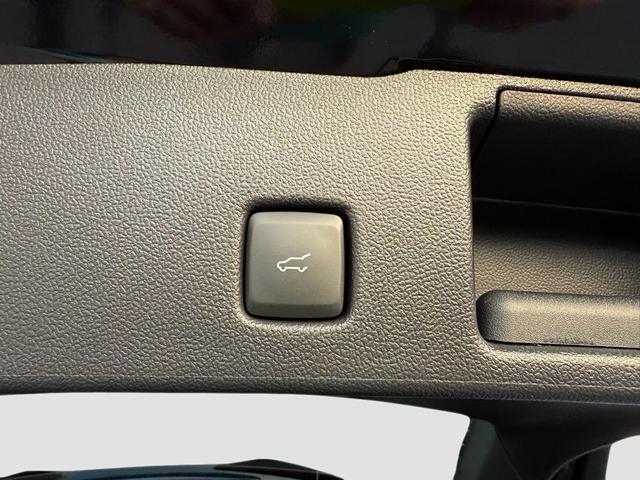 Photo of 2025 Agate Black Metallic Ford Escape
