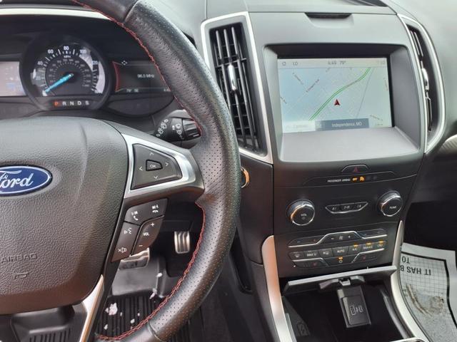 Photo of 2020 Silver Metallic Ford Edge