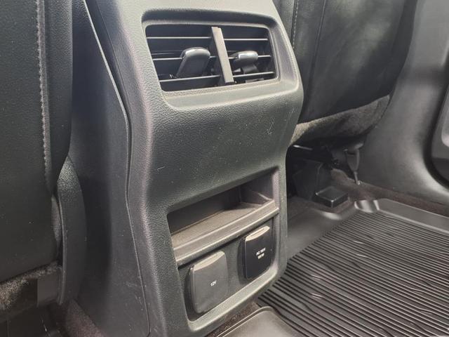 Photo of 2020 Silver Metallic Ford Edge