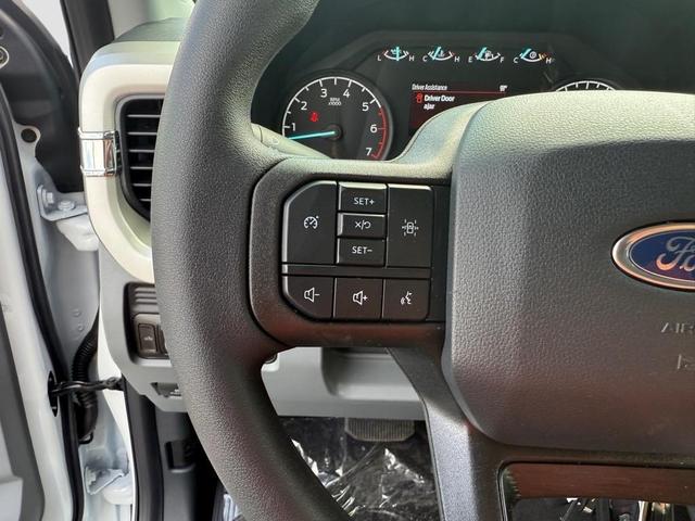 Photo of 2025 Oxford White Ford F-350