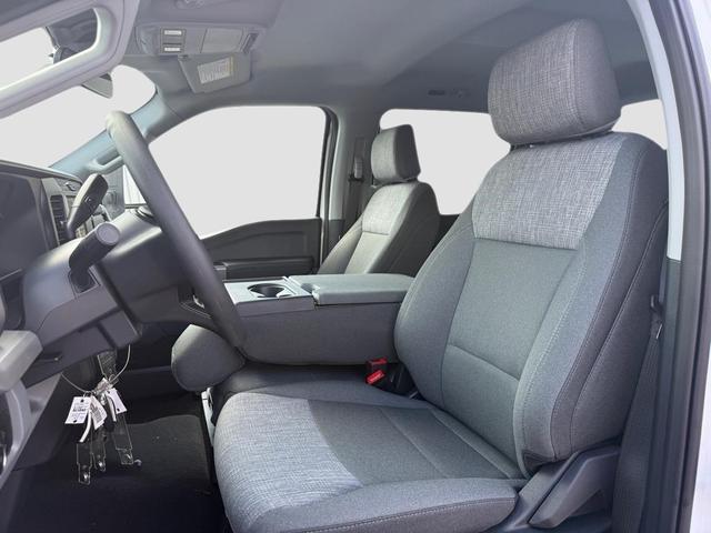Photo of 2025 Oxford White Ford F-350