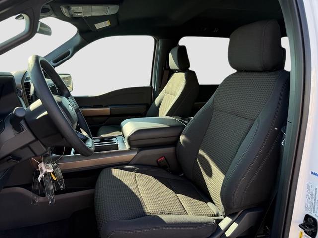 Photo of 2025 Oxford White Ford F-150