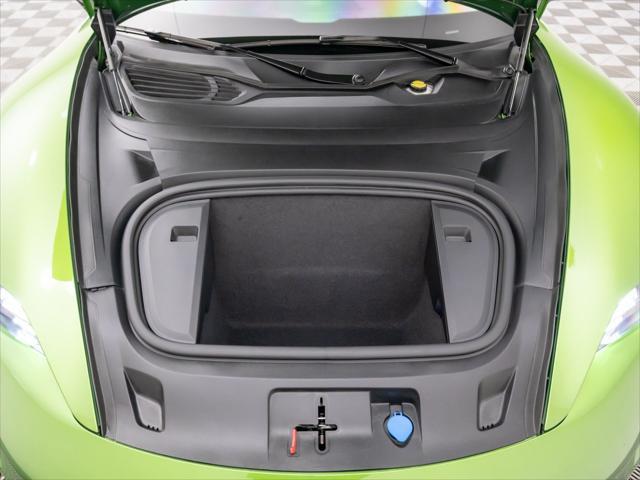Photo of 2023 Mamba Green Metallic Porsche Taycan