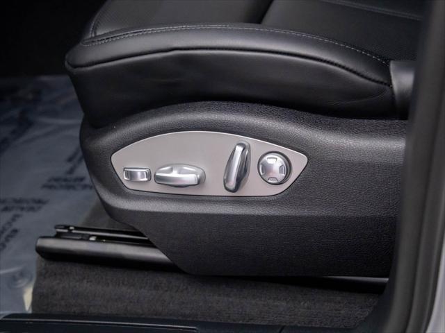 Photo of 2025 White Porsche Macan