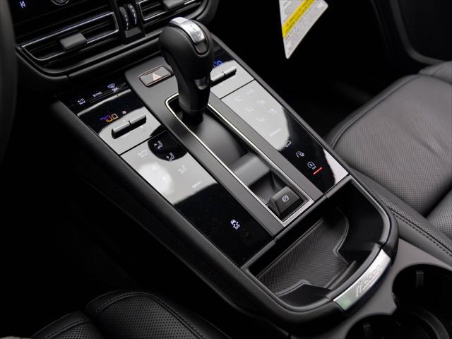 Photo of 2025 White Porsche Macan