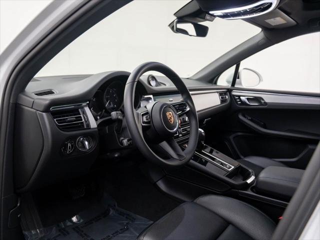 Photo of 2025 White Porsche Macan