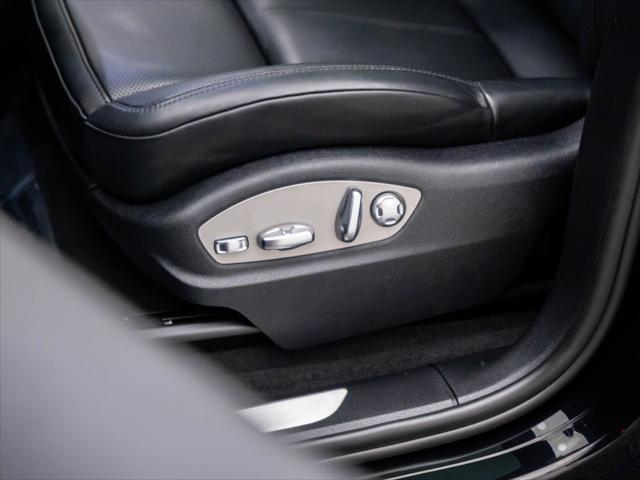 Photo of 2022 Black Porsche Macan