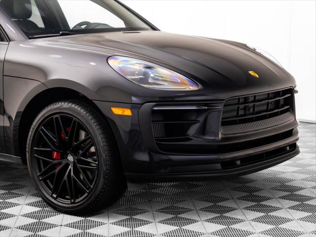 Photo of 2022 Black Porsche Macan