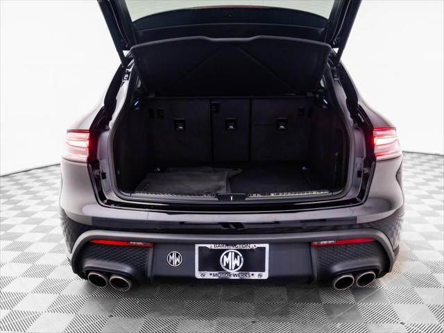 Photo of 2022 Black Porsche Macan