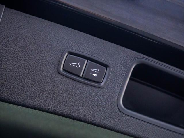 Photo of 2022 Black Porsche Macan