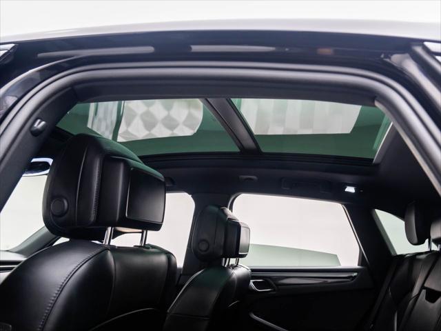 Photo of 2022 Black Porsche Macan