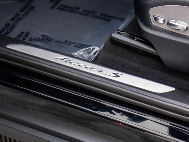 Photo of 2022 Black Porsche Macan