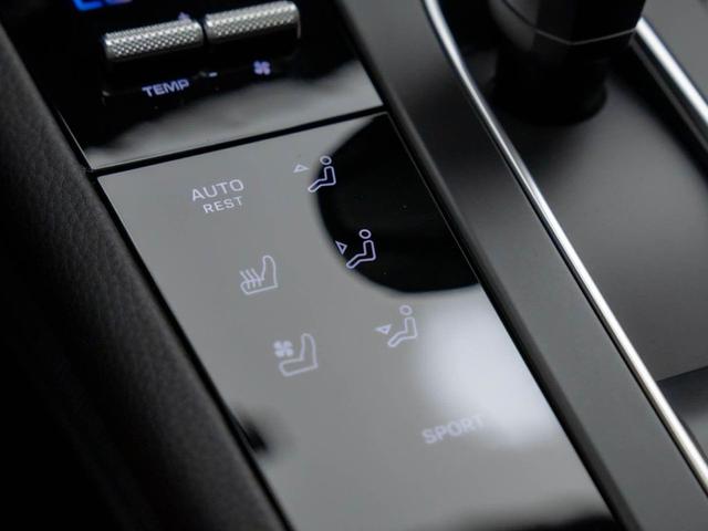 Photo of 2025 White Porsche Macan