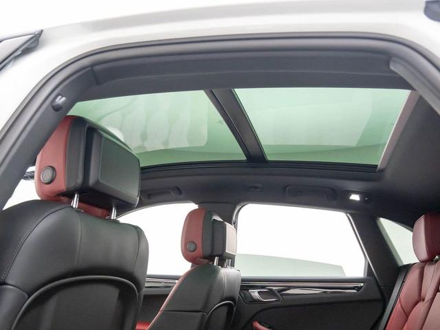 Photo of 2025 White Porsche Macan