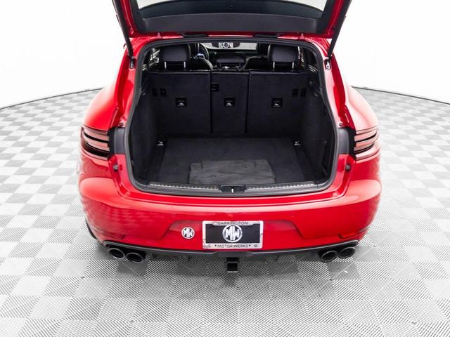 Photo of 2017 Carmine Red Porsche Macan