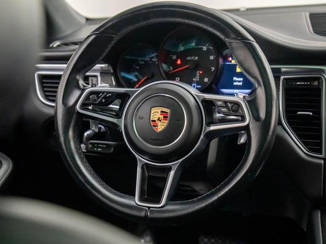 Photo of 2017 Carmine Red Porsche Macan