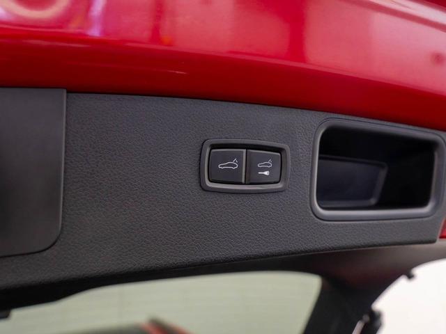 Photo of 2017 Carmine Red Porsche Macan