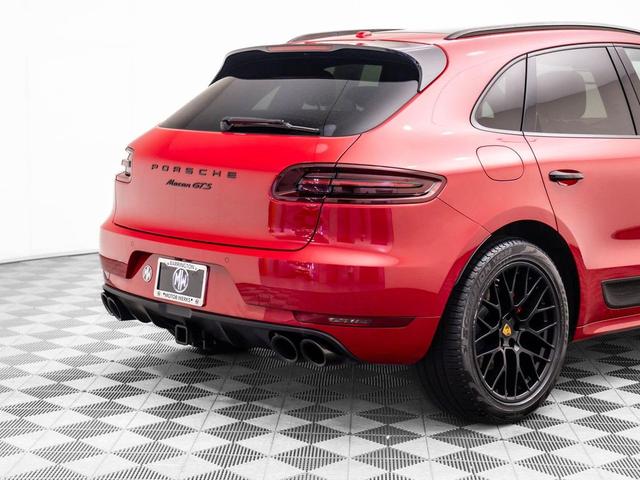 Photo of 2017 Carmine Red Porsche Macan