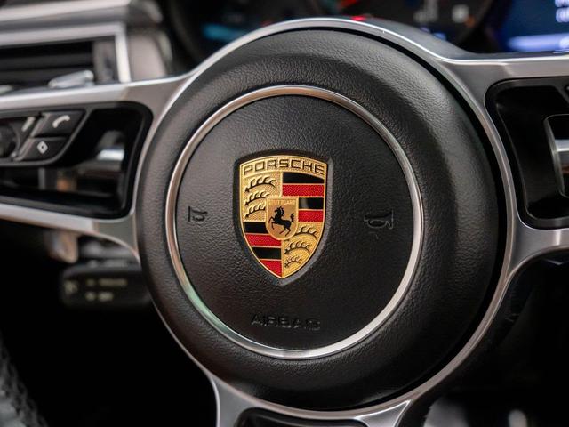 Photo of 2017 Carmine Red Porsche Macan