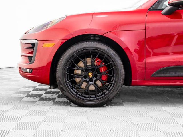 Photo of 2017 Carmine Red Porsche Macan
