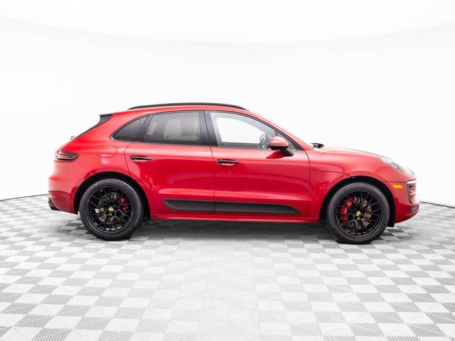 Photo of 2017 Carmine Red Porsche Macan