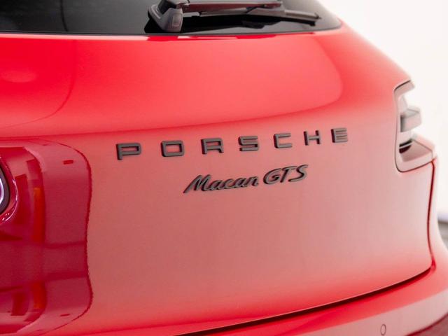 Photo of 2017 Carmine Red Porsche Macan