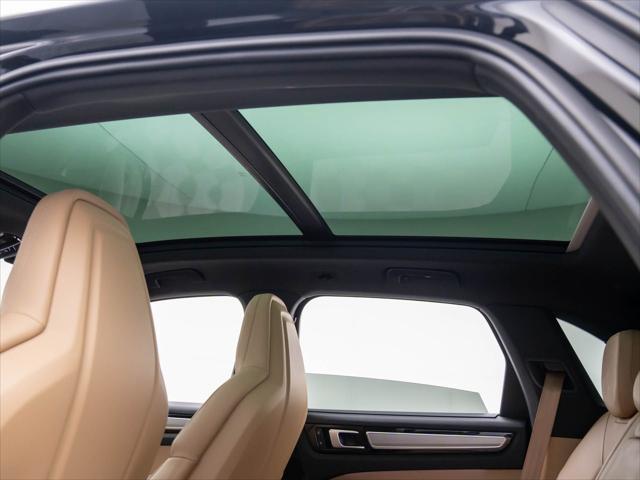 Photo of 2023 Chromite Black Metallic Porsche Cayenne