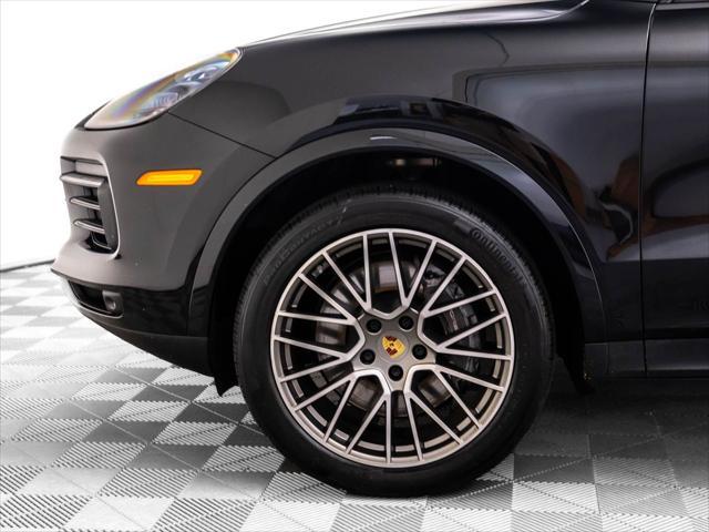 Photo of 2023 Chromite Black Metallic Porsche Cayenne