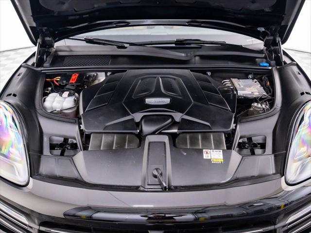 Photo of 2023 Chromite Black Metallic Porsche Cayenne