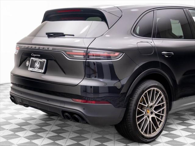 Photo of 2023 Chromite Black Metallic Porsche Cayenne