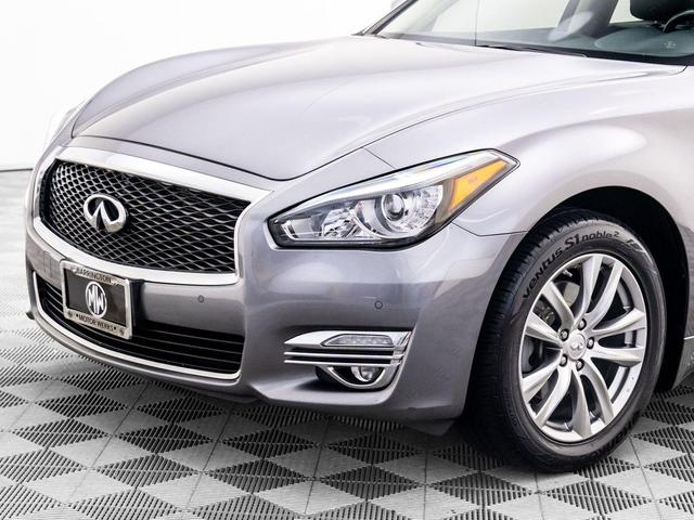 Photo of 2015 Graphite Shadow INFINITI Q70