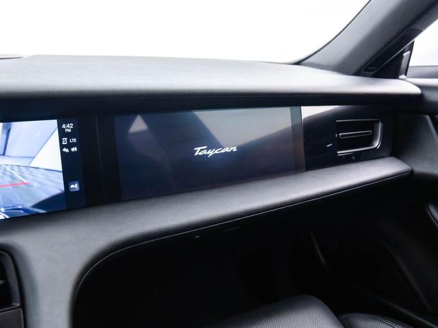 Photo of 2022 White Porsche Taycan