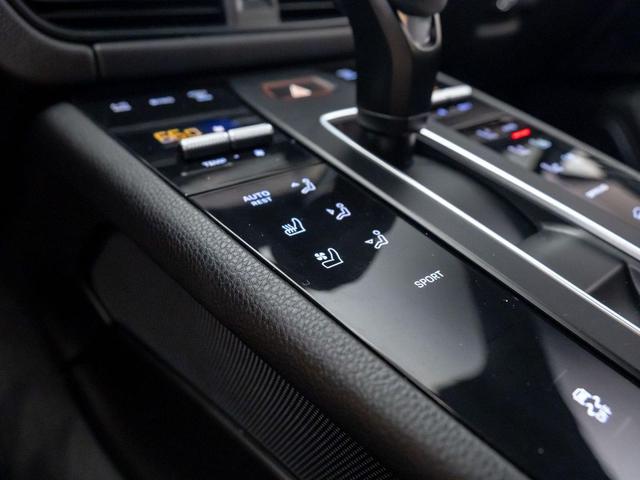 Photo of 2023 Blue Porsche Macan