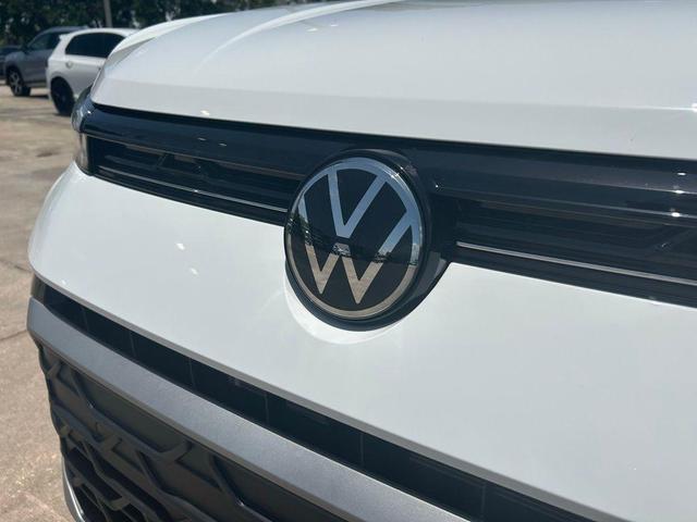 Photo of 2025 Pure White Volkswagen Taos
