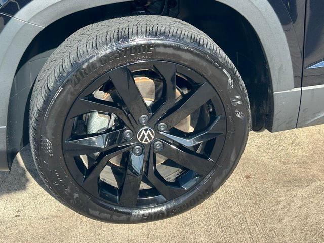 Photo of 2024 Deep Black Pearl Volkswagen Taos