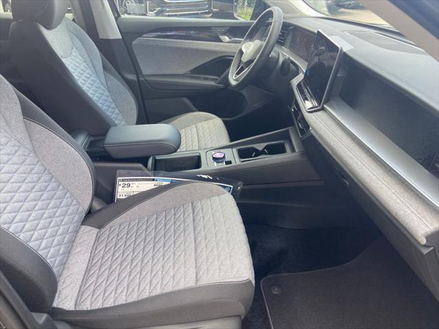 Photo of 2025 Deep Black Volkswagen Tiguan