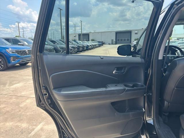 Photo of 2019 Black Metallic Honda Pilot
