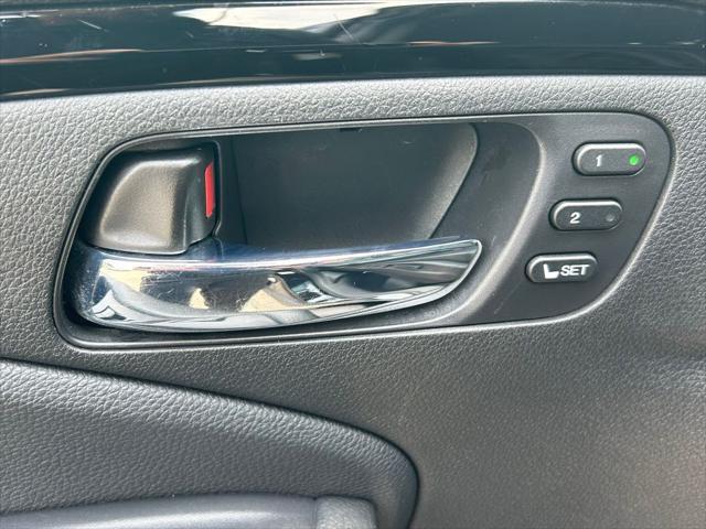 Photo of 2019 Black Metallic Honda Pilot
